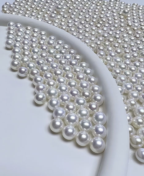 Figure 1. Freshwater bead cultured products from China, such as these “Gablily” pearls (11–13 mm, cultured 3–5 years), are available in the international market. Courtesy of Angeperle.