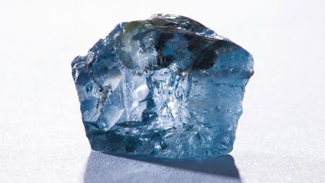 29.6カラットのブルーダイヤモンドが、2014年1月にカリナン鉱山で採掘されました。 写真提供：Petra Diamonds（ペトラダイヤモンド）