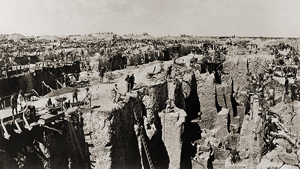 Figure B-1. Image of the haphazard mining operations at the Kimberley “Big Hole” before the consolidation of mining operations by Cecil Rhodes and Barney Barnato, and the founding of the De Beers Consolidated Mines in 1888. Each miner owned a small claim of land and sent diggings to the surface by winch and rope. They worked at different rates and left a highly irregular and dangerous surface. See also figure 1C. 