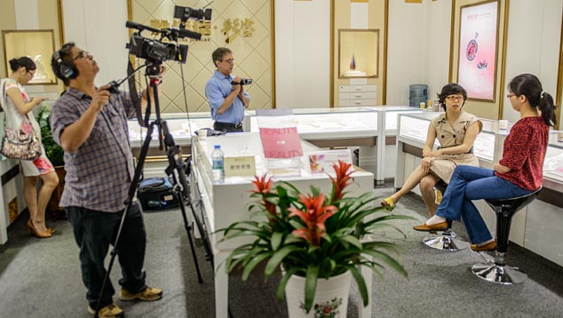GIAチームは、中国の宝石や宝飾業界を記録するため、膨大な時間を費やした。 写真：Eric Welch、© GIA