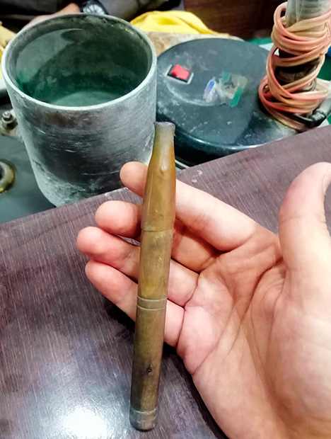 Use of the khandee in faceting gemstones Use of the khandee in faceting gemstones