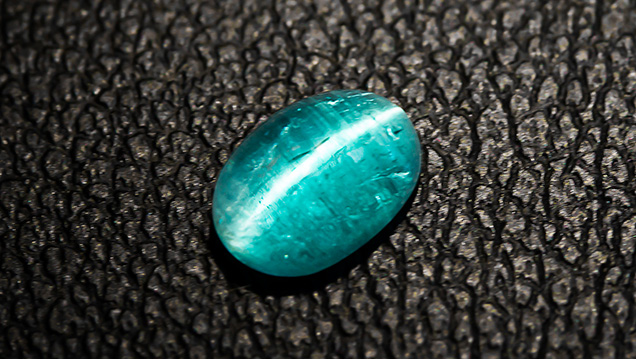 Brazilian tourmaline displays a sharp cat’s-eye Brazilian tourmaline displays a sharp cat’s-eye