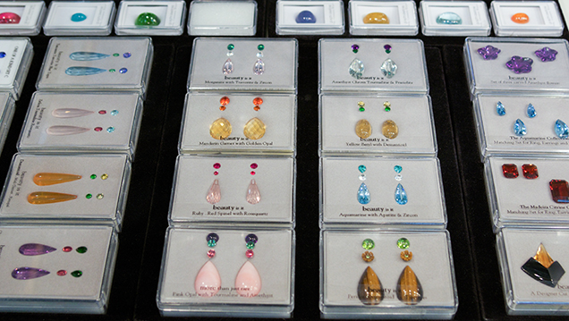 Mixed-colored sets for designers