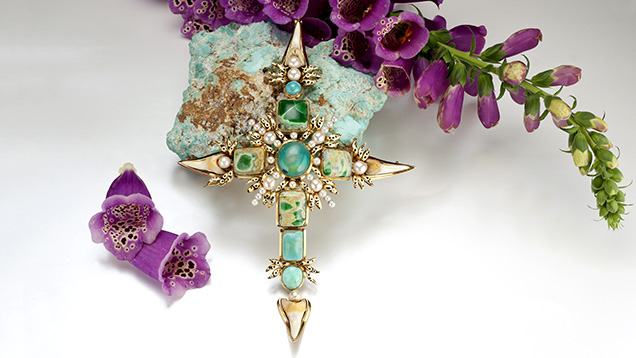 Cross jewel of gold, turquoise, other gems