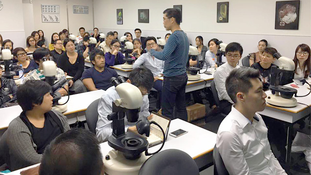 香港分会邀请客座讲师举办了一场关于“珠宝摄影入门”的全体大会。由香港分会友情提供