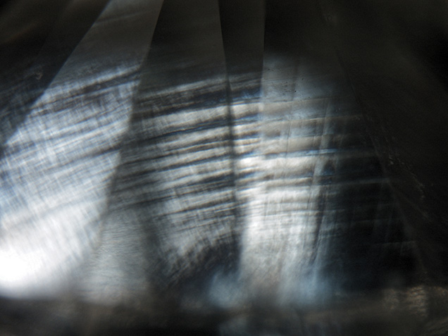 Diamond showing tatami strain under under cross-polarizing filters.