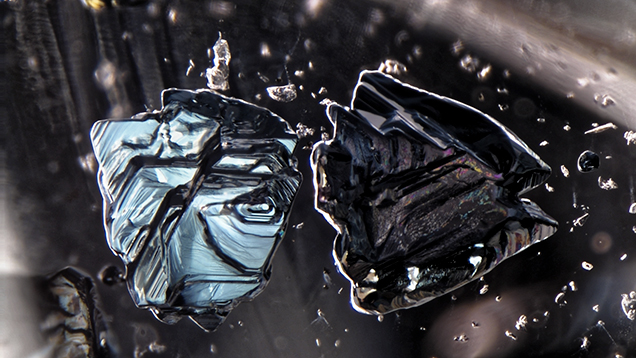 Sphalerite crystal inclusions in topaz