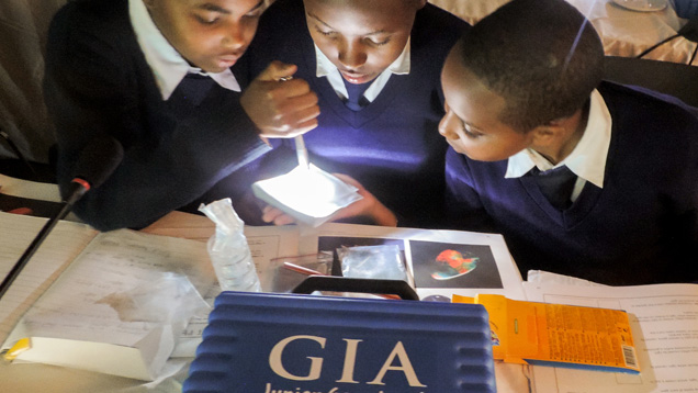 Enaboishv 中学及 Bishopdvrning 学校的学生。 摄影：GIA
