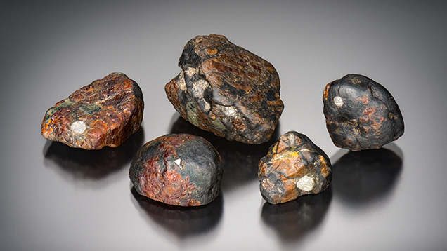Diamond-bearing eclogite xenoliths from the Ardo So Ver dykes.