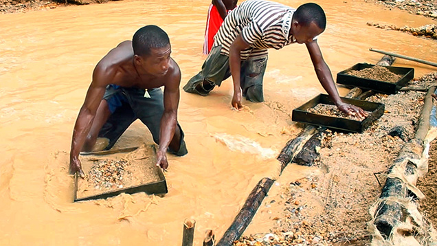 Figure 1. Artisanal mining in Liberia. Courtesy of Diamonds for Peace.