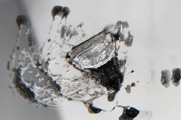 Breyite inclusion in diamond under diffuse illumination.