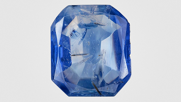 The 14.06 ct blue Kashmir sapphire featuring pargasite inclusions