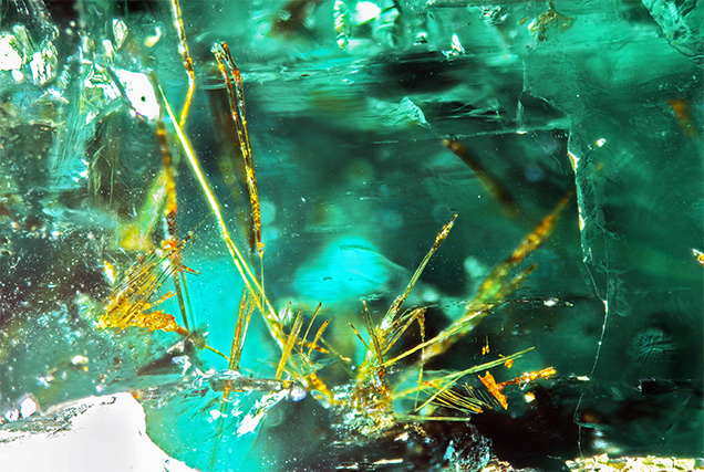 Coarse needles of rutile.