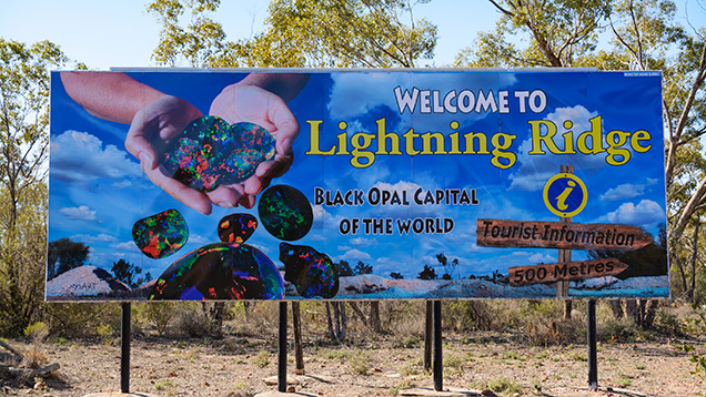 Lightning Ridge welcome sign