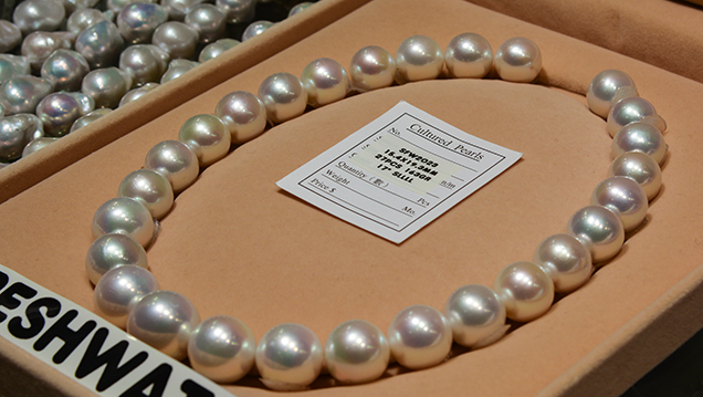 Chinese freshwater cultured pearl necklace