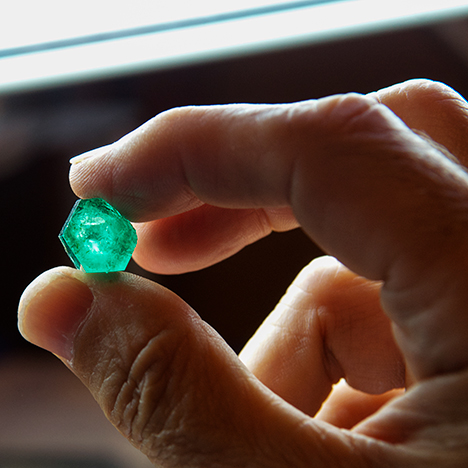 Crystal showing lighter core.