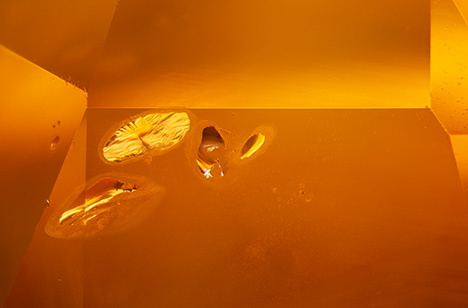 Heat treatment is evident from a cluster of glassy discoids. Heat treatment is evident from a cluster of glassy discoids.