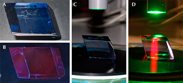 Fluorescence reaction of the Grand Sapphire Fluorescence reaction of the Grand Sapphire
