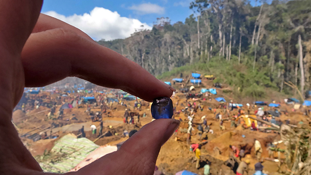 Malagasy miners at the new deposit. Malagasy miners at the new deposit.