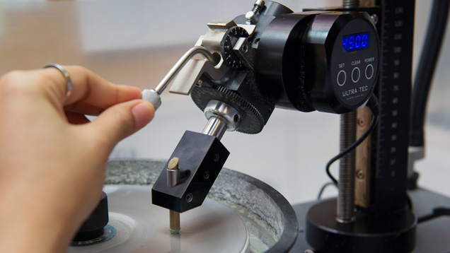 Polishing a large window during sample preparation