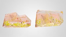 Figure 1. Two views of the 2.43 ct orangy pink morganite with bright yellow and dark brown inclusions lying in a plane. Photos by Sandie Clain, © LFG; courtesy of Gravier & Gemmes.