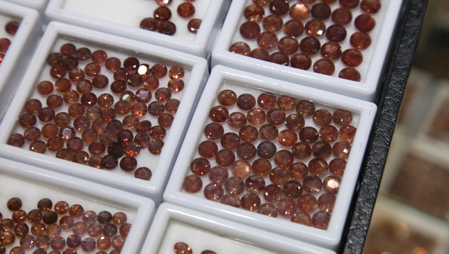 Caliber-cut sunstones are available for mass-market production or custom jewelry designs. – Valerie Power, courtesy Desert Sun Mining & Gem Co., Inc.